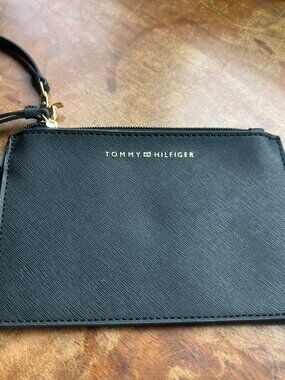Tommy Hilfiger wristlet Black